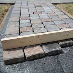 Modern Pavers, Paver Walkway Diy, Paver Sidewalk, Pavers Walkway, Diy Paver, Walkway Designs, Paver Path, Driveway Pavers, Deck Landscaping