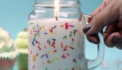 Diy Funfetti Candle, Sprinkle Candle, Candle Diy Projects, Diy Candles With Crayons, Crayon Candles, Candle Making For Beginners, Diy Crayons, Candle Projects, Cake Candle