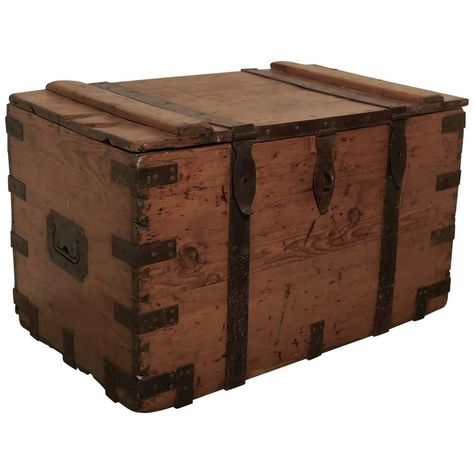 Sea Chest, Trunk Boxes, Antique Trunk, Old Chest, Trunks And Chests, Vintage Chest, Old Boxes, Blanket Chest, Wood Chest