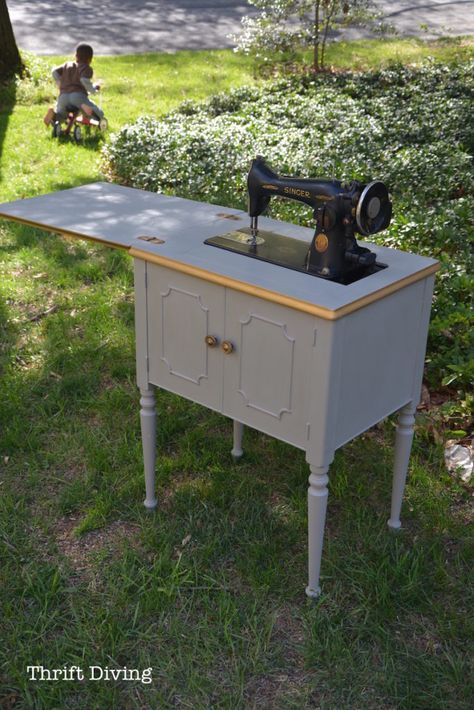 Vintage Sewing Cabinet, Sewing Cabinet Makeover, Old Sewing Cabinet, Diy Furniture Makeover Projects, Vintage Sewing Table, Singer Sewing Machine Table, Upcycled Sewing, Furniture Transformation, Sewing Tables