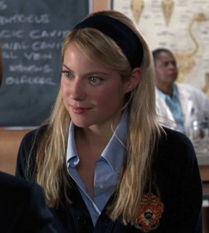 Laura Ramsey gif Olivia Lennox Shes The Man, Laura Ramsey Shes The Man, Extra Hairstyles, Laura Ramsey, School Girly, Comfort Films, Smart Hairstyles, 2000s Icons, She's The Man