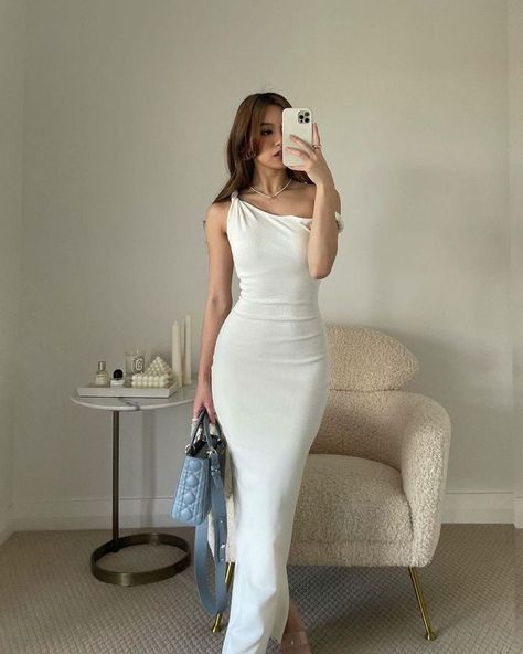 Let Me Raise A Toast, Minimalist Girl, Body Con Dress Outfit, Style Moodboard, Business Board, Evening Outfit, Prom Dress Inspiration, Korean Fashion Dress, Dress Inspo