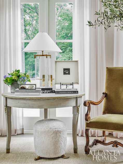 renovation Interior Design Vignette, West Coast Vibes, Visual Comfort Table Lamp, Atlanta Style, Atlanta Homes And Lifestyles, California Cool, Atlanta Homes, Chic Interior, Family Rooms