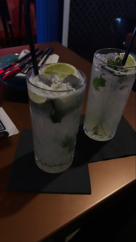 lime mojito, mint, low exposure picture, 2023, mood board, aesthetic drinks picture Mocktails Aesthetic Pics, Mojito Aesthetic Night, Mojito Snapchat Story, Mojitos Aesthetic, Mojito Snap, 2023 Mood Board Aesthetic, Night Out Aesthetic Drinks, Mojito Aesthetic, Bar Snaps