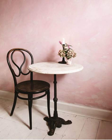 Bistro Table In Bedroom, Dinner Table Small Space, Bistro Table In Kitchen, Bistro Table Decor, Bistro Table Indoor, Bistro Decor, Marble Bistro Table, Round Marble Table, Metal Bistro Chairs