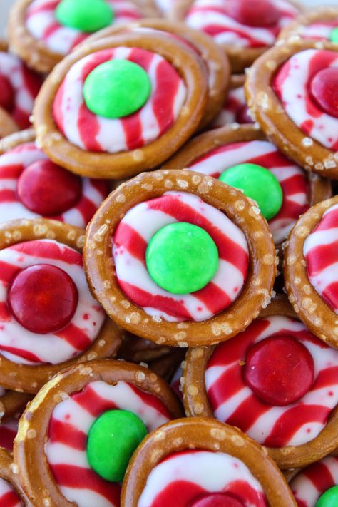 Peppermint Pretzel Bites Peppermint Pretzels Christmas, Peppermint Pretzel Bites, Peppermint Pretzels, Peppermint Pretzel, Cookies For Christmas, Christmas Buffet, Sweet Treat Recipes, Candy Recipes Homemade, Sweet Treats Recipes