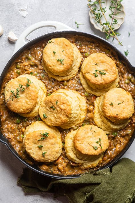 Vegan Pot Pie With Puff Pastry, Bean Pot Pie, Vegetable Pot Pie Recipe, Veggie Pie, Pot Pie With Biscuits, Vegetable Pot Pie, Vegan Casseroles, Vegetarian Pot Pie, Vegan Pot Pies