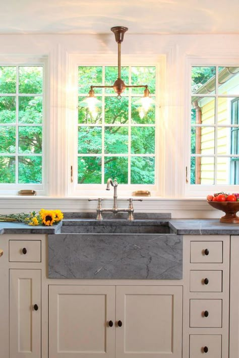 15 Beautiful Kitchens with Soapstone Countertops - Nikki's Plate Soapstone Sinks, Soapstone Countertops Kitchen, Cost Of Countertops, Best Farmhouse Sinks, Soapstone Kitchen, Over Kitchen Sink, Soapstone Counters, Outdoor Kitchen Countertops, Soapstone Countertops