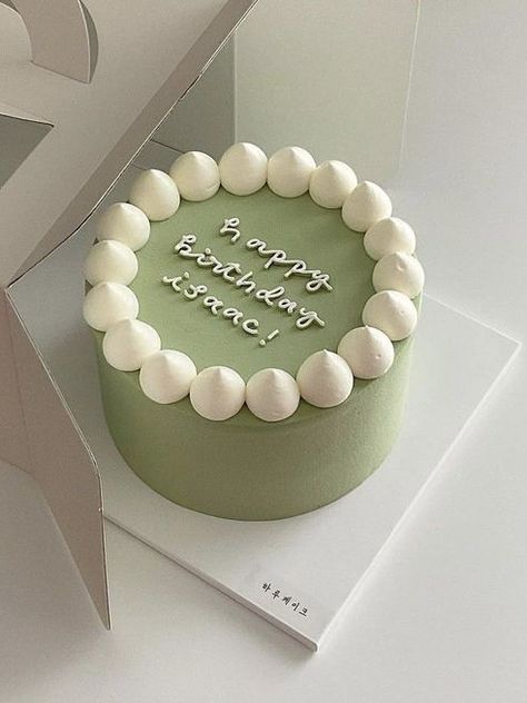 Sage Green Cookies Birthday, Simple Small Cake Designs, Matcha Cake Decoration, Simple Aesthetic Cakes, Green Cake Ideas Simple, Sage Birthday Cake, Half Kg Cake Design, Green Cake Aesthetic, Micro Cake