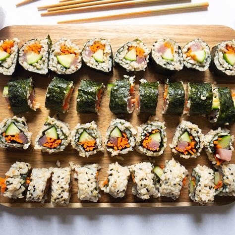 Brown rice sushi rolls with tuna Tuna Healthy Recipes, Tuna Sushi Rolls Recipe, Rice Sushi Rolls, Tuna Healthy, Brown Rice Sushi, Tuna Sushi Rolls, Short Grain Brown Rice, Rice Sushi, Sushi Roll Recipes