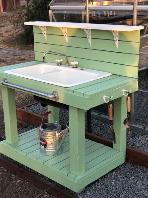 Outdoor Sink For Gardening, Outdoor Utility Sink Station, Pallet Sink Outdoor, Outdoor Utility Sink Ideas, Diy Outside Sink Ideas, Potters Bench With Sink, Rustic Outdoor Sink, Garden Faucet Ideas Outdoor, Outdoor Dish Washing Station