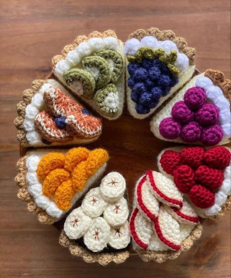 Crochet Food Toys, Crochet Food Pattern Free, Crochet Pastries, Crochet Desserts, Crochet Pie, Crochet Dessert, Crochet Sweets, Food Crochet, Crochet Cake