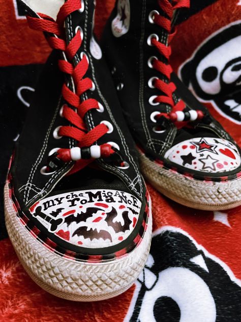 Converse With Spikes, Scene Knee High Converse, Ways To Tie Converse Shoes, Mcr Shoes, Mcr Converse, Converse Shoes Ideas, Drawings On Shoes, Scene Converse, Black And Red Converse