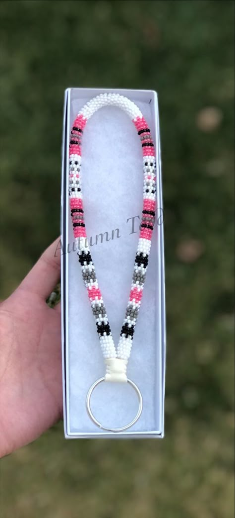 Beaded Keychains Native American Pattern, Bead Loom Projects Ideas, Beaded Lanyards Native American Pattern, Native Beaded Lanyards, Beaded Keychain Patterns, Beaded Lanyard Patterns, Beaded Keychains Patterns, Wristlet Patterns, Native Earrings