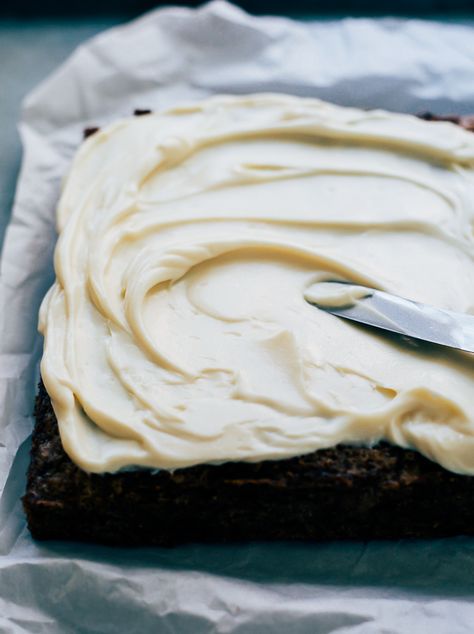 Best Sourdough Cake- made with leftover sourdough starter and fragrant chai spice, this carrot cake is the ultimate Easter dessert (just wait until you try the mascarpone frosting!). | theclevercarrot.com #sourdoughcarrotcake #carrotcake #carrotcakerecipe #inagartencarrotcake Easy Gingerbread Cake, Vegan Buttercream Frosting, Cloudy Kitchen, Maple Cream Cheese Frosting, Spiced Cake, Maple Cream Cheese, Vegan Buttercream, Cake 5, Maple Cream