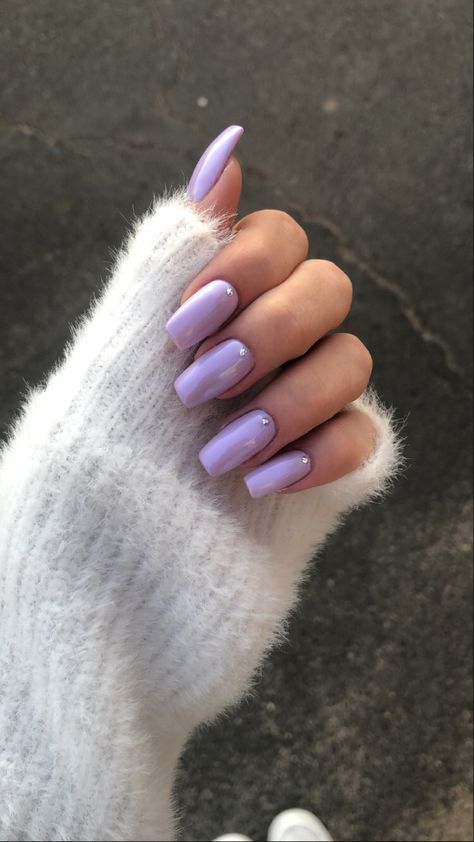 Light Purple Coffin Nail Ideas, Perpel Nail Design, Short Purple Stilleto Nails, Perpul Nails Designs, Nail Perpul, Nails Perpul, Perpul Nails, Perpel Nail, Light Violet Nails