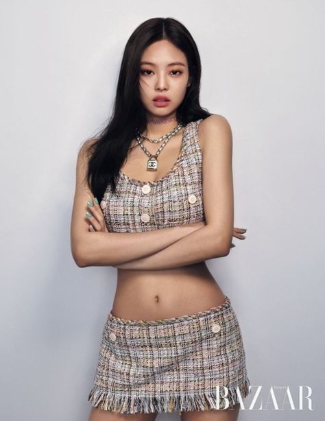 Jennie with Chanel Beauty for Harper's Bazaar Korea January 2018 Issue Harpers Bazaar Magazine, Hot Abs, Jennie Kim Blackpink, Harper’s Bazaar, Elle Fanning, Harpers Bazaar, Hot Outfits, Blackpink Fashion, Blackpink Jennie