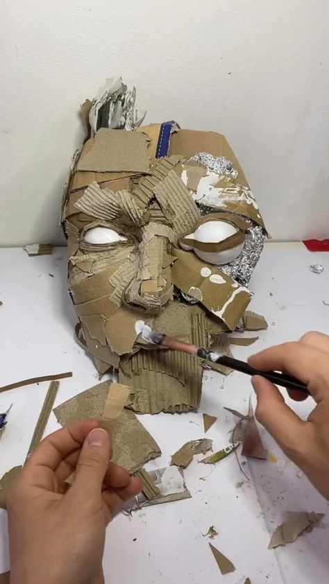 Cardboard Face Sculpture, Cardboard Art Sculpture, Halloween 23, Sculpture Art Clay, Cardboard Sculpture, Paper Mache Art, Paper Mache Sculpture, Sculpture Ideas, Cardboard Art