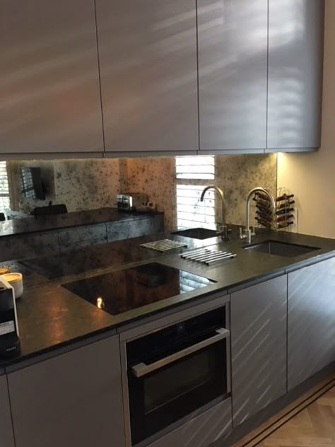 Mirrors For Kitchen Backsplash, Smokey Mirror Splashback, Kitchen Mirror Splashback Ideas, Smokey Mirror Splashback Kitchen, Mirror Splash Back Kitchen, Kitchen With Mirror Backsplash, Kitchen Backsplash Mirror, Mirror In Kitchen Wall, Kitchen Mirror Backsplash