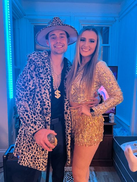 Gold Digger And Rich Man Costume, Gold Digger Halloween Costume Couple, Golddigger Carnaval, Gold Digger Couple Costume, Pimp Couple Costume, Golddigger Costume, Pimp Halloween Costume, Digger Halloween Costume, Gold Digger Costume