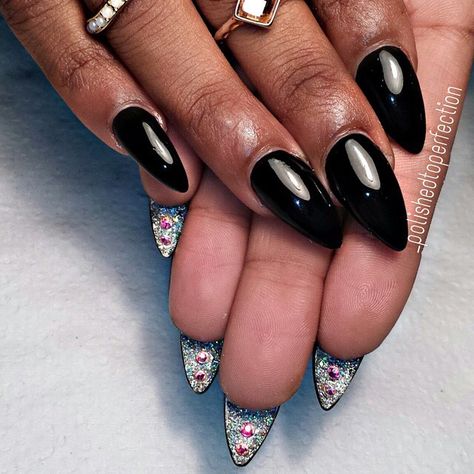 ❤️ | kimskie Black And White Nail, Best Nails, Stiletto Nails Designs, Nails Glitter, Glitter Design, Super Nails, White Nail, Nails Almond, Get Nails