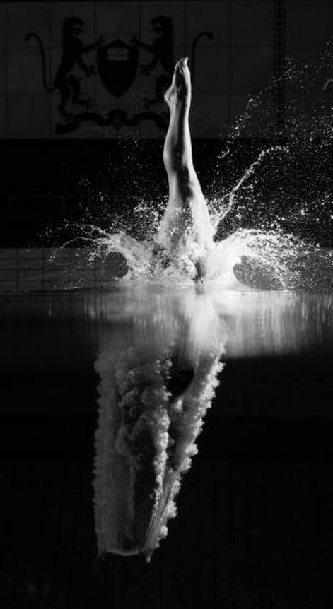 make a splash Black And White Photograph, Foto Art, Black White Photos, Underwater Photography, Bw Photo, Life Magazine, Beautiful Photography, White Photography, Black And White Photography