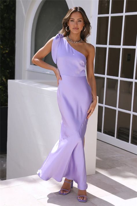 Lilac Silk Dress Long Sleeve, Senior Hoco, Spring Dance, Purple Long Dress, Dress Lilac, Purple Maxi Dress, Fitted Maxi Dress, Prom Shopping, Bride Squad