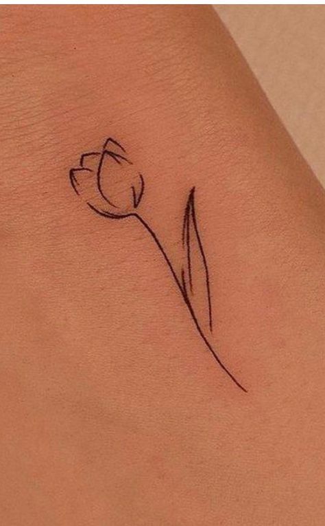 Tulip Tattoo Hand, Tattoo Of Tulips, Yellow Tulip Tattoo, Tulip Tattoos For Women, Fine Line Tulip Tattoo, Finger Tattoos Words, Simple Arm Tattoos, Cute Simple Tattoos, Tulip Tattoo