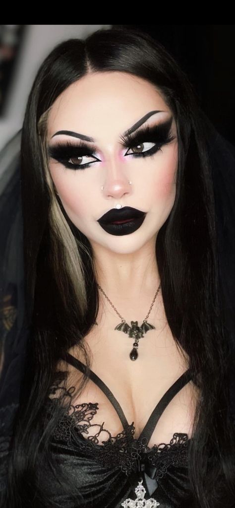 Gothic Smokey Eye Makeup, Black Goth Girl Makeup, Goth Wedding Makeup Brides, Hot Goth Makeup Looks, Goth Birthday Makeup, Romantic Goth Eye Makeup, Types Of Goth Makeup, Romance Goth Makeup, Classy Goth Makeup