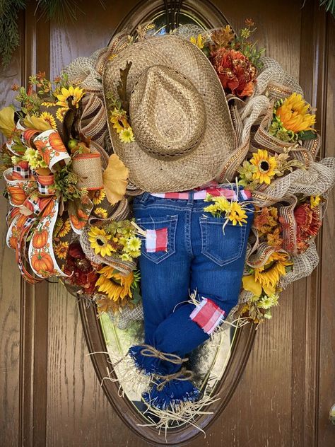 Scarecrow Wreath Diy, Cowboy Wreath, Halloween Cowboy, Cowboys Wreath, Pumpkins Diy, Make A Scarecrow, Making Wreaths, Wreath Inspiration, Fall Deco Mesh Wreath