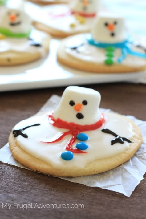 Easy Christmas Cookies Decorating, Snowman Cookies Recipe, Frosting Cookies, Melted Snowman Cookies, Christmas Cookies Kids, Melting Snowman, Easy Christmas Cookie Recipes, Melted Snowman, Snowman Cookies