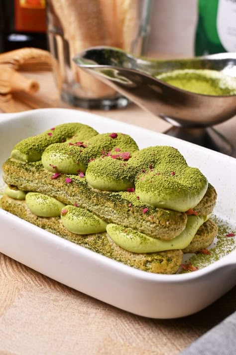 Poured Matcha Tiramisu - Jaja Bakes Matcha Butter Mochi, Caramel Toppings, Matcha Tiramisu Recipe, Tiramisu Aesthetic, Matcha Food, Matcha Dessert Recipes, Matcha Roll Cake, Matcha Desserts, Creamy Matcha