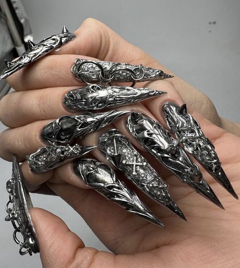 404mast on ig Knife Nails, Cybergoth Nails, Nails Cyberpunk, Halloween Acrylic Nails, Punk Nails, Gothic Nails, Spring Nail Designs, Claw Nails, Goth Nails