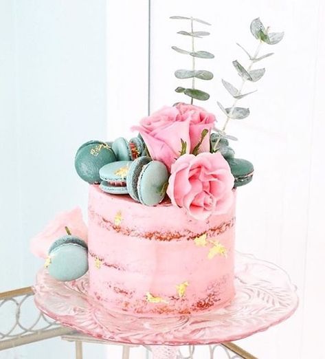 Cake With Pink Roses, Macaron Bakery, Teal Cake, Donut Ideas, Birthday Cake Roses, Semi Naked Cake, Pink Macarons, Macaron Cake, Sweet 16 Cakes