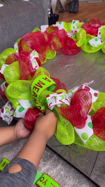 Grinch Reef, Diy Grinch Wreath, Make A Grinch, Diy Grinch, Grinch Wreath, Diy Wreath, Grinch, Wreath, The Creator