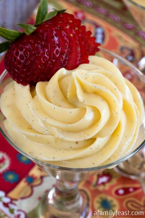 Cream Cheese Custard, Pudding Sauce, Vanilla Pudding Recipes, Cheese Pudding, Vanilla Cream Cheese, Pastry Cream Recipe, Custard Sauce, Custard Pudding, Custard Desserts