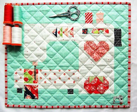 Sewing Machine Quilt Pattern, Mini Quilt Block Patterns, Sewing Machine Quilt Block, Thimble Blossoms, Minki Kim, Dollhouse Quilt, Sewing Quilts, Sewing Machine Quilting, Mini Quilt Patterns