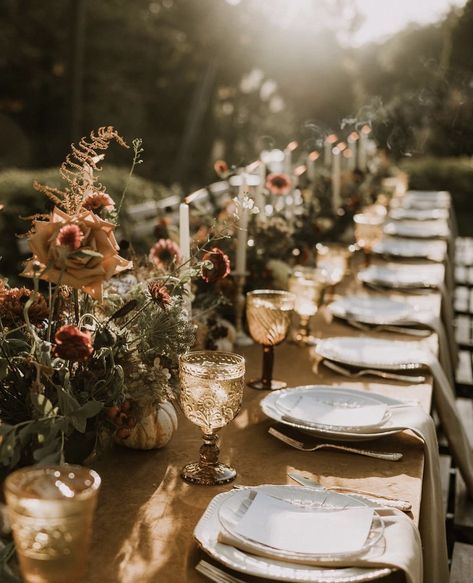 Rustic Fall Wedding Place Setting, Fall Mountain Wedding Decor, Fall Mountain Wedding Ideas, Fall Wildflower Wedding Table, Moody Boho Tablescape, Boho Wedding Glassware, Fall Mountain Wedding Table Decor, Rainforest Wedding, Copper Wedding Decor