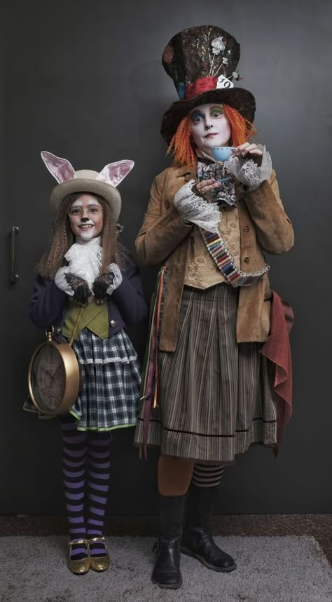 Family Costumes For 4, Family Costumes For 3, Disney Family Costumes, Family Costumes Diy, Mad Hatter Costume, Rabbit White, Rabbit Costume, Halloween Costumes For 3, Alice In Wonderland Costume