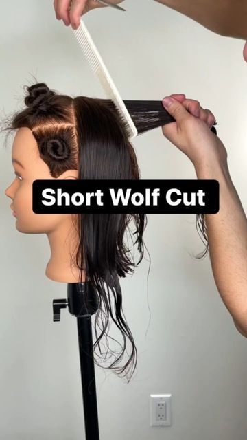 Grunge Haircut, Hair Cut Guide, Mullet Women, Short Hair Tomboy, Easy Hair Cuts, Haircut Straight, Haircut With Bangs, Modern Mullet, Diy Haircut