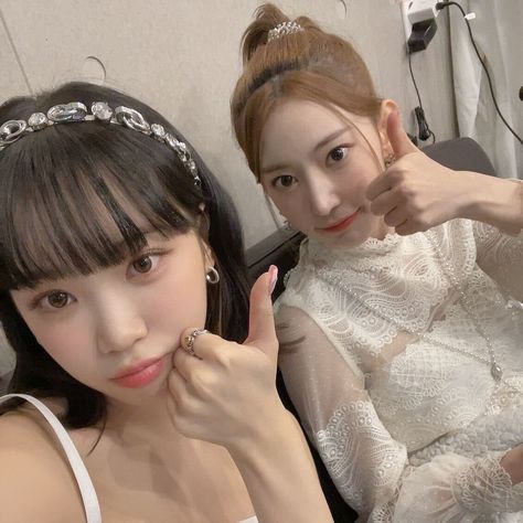 Chaewon Sakura, Lesserafim Chaewon, Le Sserafim Chaewon, Duos Icons, Sisters Forever, South Korean Girls, Boy Groups, Girl Group