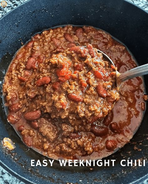 Easy Weeknight Chili • deepfriedhoney Basic Chili, Vegetable Puree, Red Chili Powder, Easy Weeknight, Beef Broth, Diced Tomato, Chili Recipes, Dinner Tonight, Chili Powder