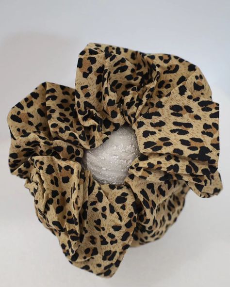 New in!! Xl leopard scrunchies 🖤 . . . . #scrunchies #hairaccessories #animalprint #leopardscrunchie #bigscrunchies #almaya Leopard Scrunchie