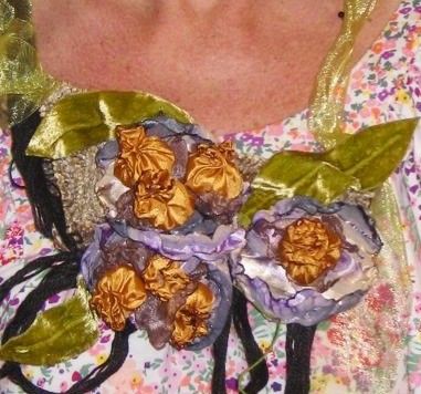 Ribbon flowers Vintage Millinery Flowers, Fleurs Diy, Fabric Brooch, Vintage Millinery, Needle Embroidery, Velvet Flowers, Ribbon Art, Punch Needle Embroidery, Fabric Flowers Diy