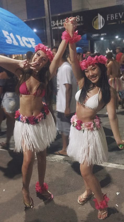 Hula Costume For Women, Haiwan Theme Party Outfit, Hawaiian Culture Outfit, Tropical Theme Party Outfit Women, Aloha Party Outfit Ideas For Women, Hawiann Theme Outfits, Hawian Theme Party Outfit, Grass Skirt Outfit Hawaiian, Hawaiin Theme Outfits Women