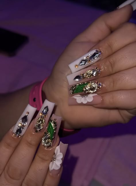 San Juditas nails Mexican Baddie Nails, San Juditas Nails, San Judas Nails Short, San Judas Nails Ideas, Pink San Judas Nails, Acrylic Nails Ideas Mexican, Baddie Short Acrylic Nails Green, Nails With San Judas, San Judas Tadeo Acrylic Nails