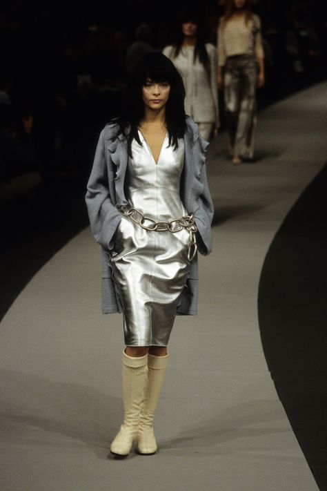 Chanel Fall 1999 Ready-to-Wear Collection Chanel 1999, Runway Looks, Coco Chanel, Autumn Winter Fashion, Runway Fashion, Leather Skirt, Winter Fashion, Fashion Show, Ready To Wear