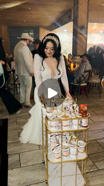 Mili | HOUSTON WEDDING + EVENT PLANNER on Instagram: "I am here to make your wedding dreams come true… down to a Ramen cart! 🍜👰🏻‍♀️✨ @menji.val   #houstonweddingplanner #weddingideas #weddinglatenightsnack #ramencart #houstoneventplanner #2024bride #2024weddings" Pizza Cart Wedding, Ramen Cart, Wedding Snacks, Late Night Snacks, Houston Wedding, Wedding Event Planner, Green Wedding Shoes, Event Planner, Daily Reminder