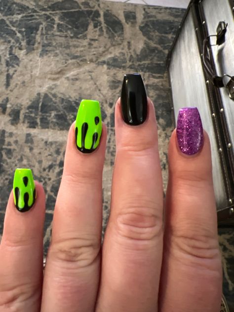 Green black purple slime halloween nails Like Green Halloween Nails, Halloween Slime Nails, Orange Purple Green Nails, Black Green And Purple Halloween Nails, Green And Purple Nails Halloween, Fun Dark Nails, Purple And Green Nails Halloween, Purple Green Halloween Nails, Purple And Lime Green Nails