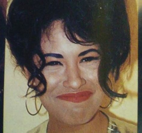 #selenaquintanilla Selena Quintanilla Smiling, Selena Boutique, Suzette Quintanilla, Selena Quintanilla Fashion, Singer Fashion, Selena Q, Tejano Music, Billboard Magazine, Faye Dunaway